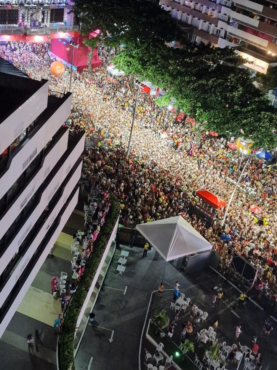 People, Evening entertainment, City view, group of guests