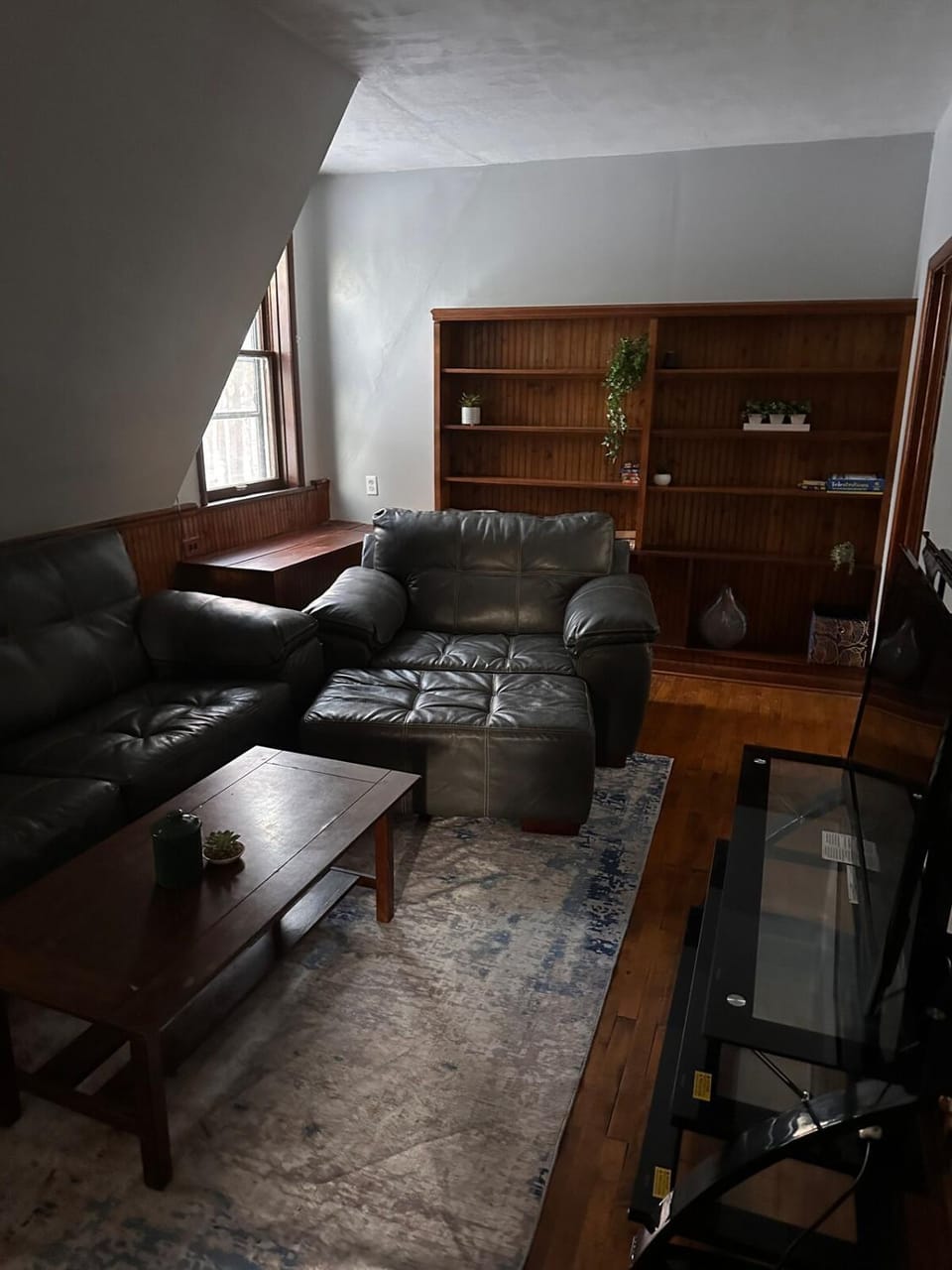 Rustic Getaway, Woodsy area Private 2nd level Apartment in Rockford
