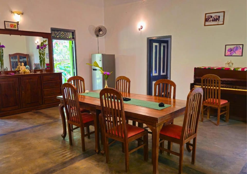 Dining area, Dinner