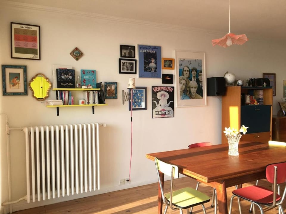 TV and multimedia, Living room, Seating area, Dining area, furniture, heating, internet, storage
