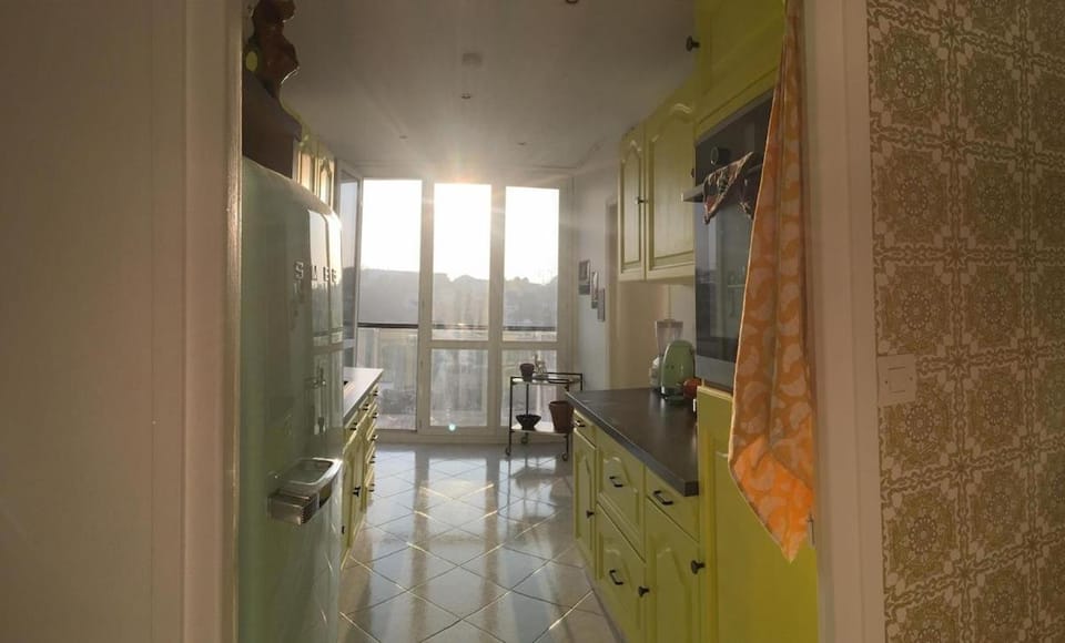Coffee/tea facilities, Kitchen or kitchenette, furniture, heating, internet, microwave, oven, storage, stove, toaster, kitchen