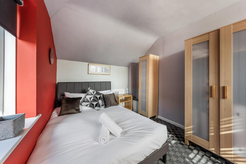 Bedroom, towels