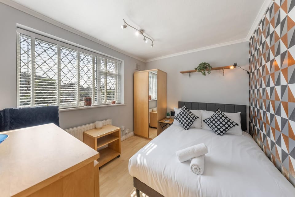 Bed, Bedroom, towels, wardrobe