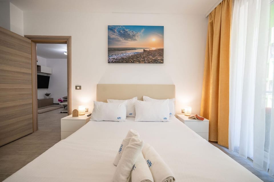 Endless Summer Suite 38 Pools Spa Parking Beach Resort Apartment in Constanța County