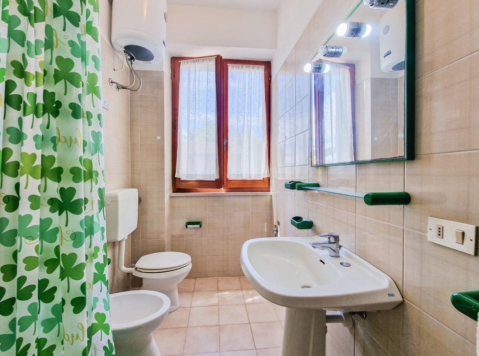 Bathroom, Living room