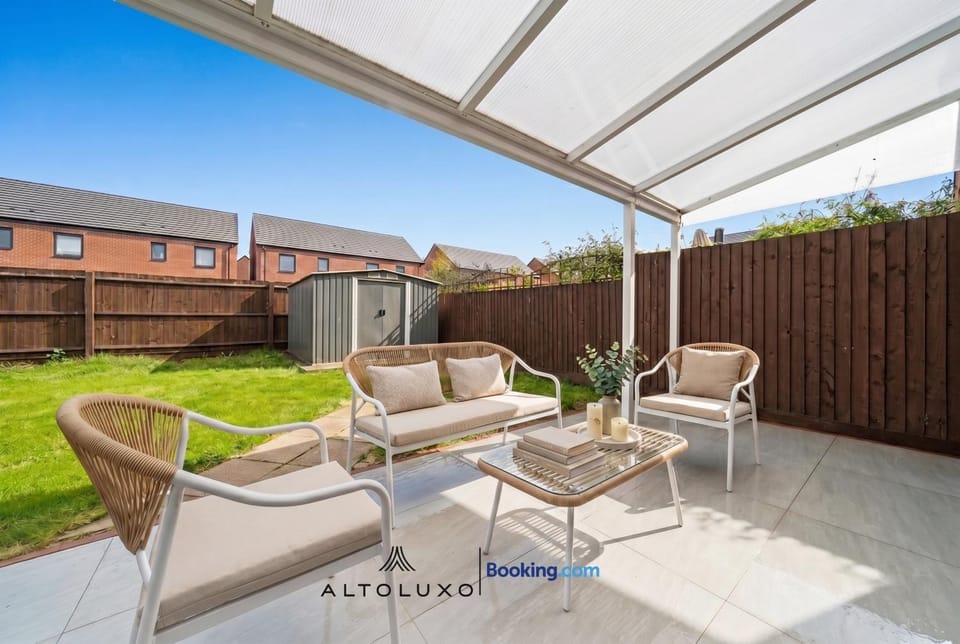 Stylish Home near Newport for Leisure, Group & Contractor Stay by AltoLuxo House in Newport