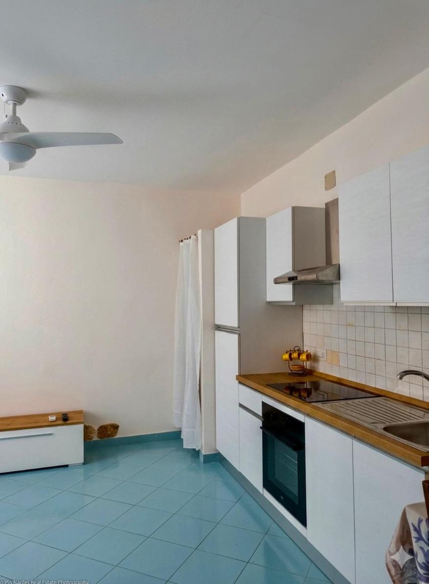 Shower, Kitchen or kitchenette, kitchen