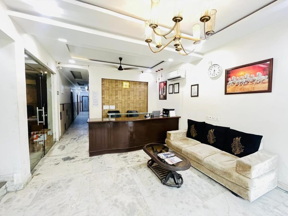 TV and multimedia, Kitchen or kitchenette, Living room, Seating area