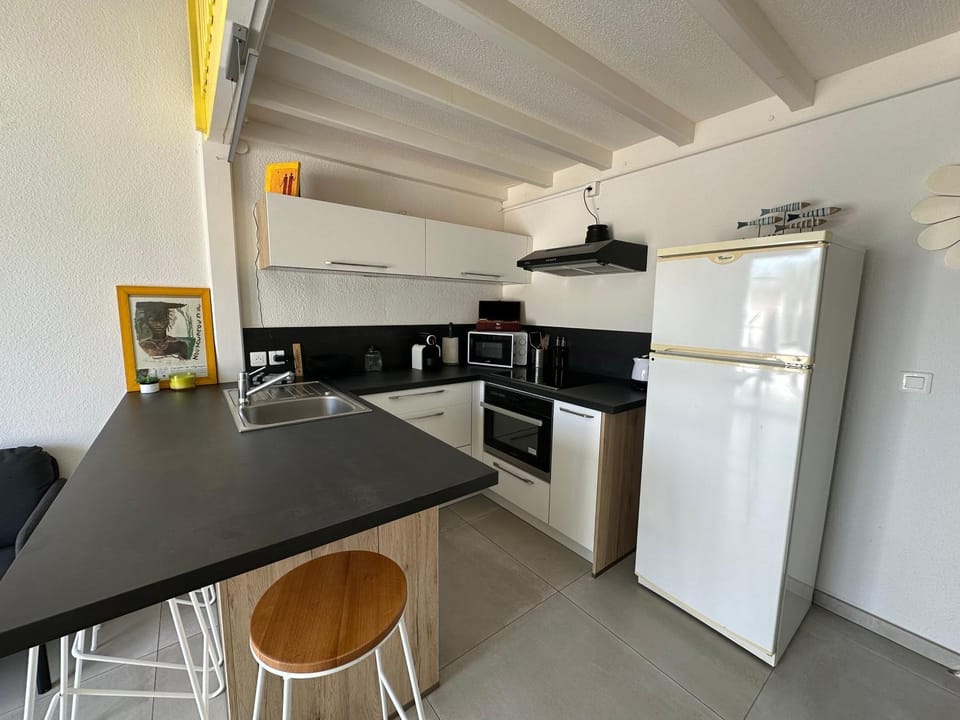 Kitchen or kitchenette, kitchen