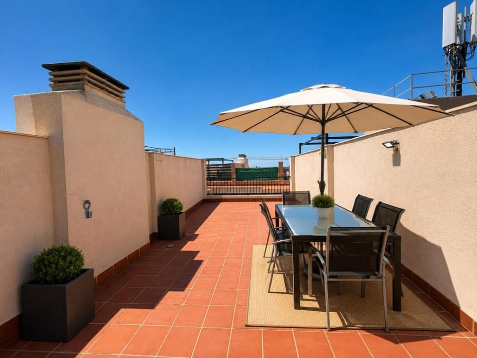 Ático con Solárium Privado Playa a 10 min Apartment in Roquetas de Mar