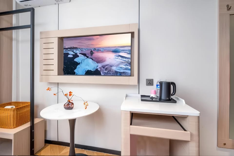 TV and multimedia, Photo of the whole room, minibar