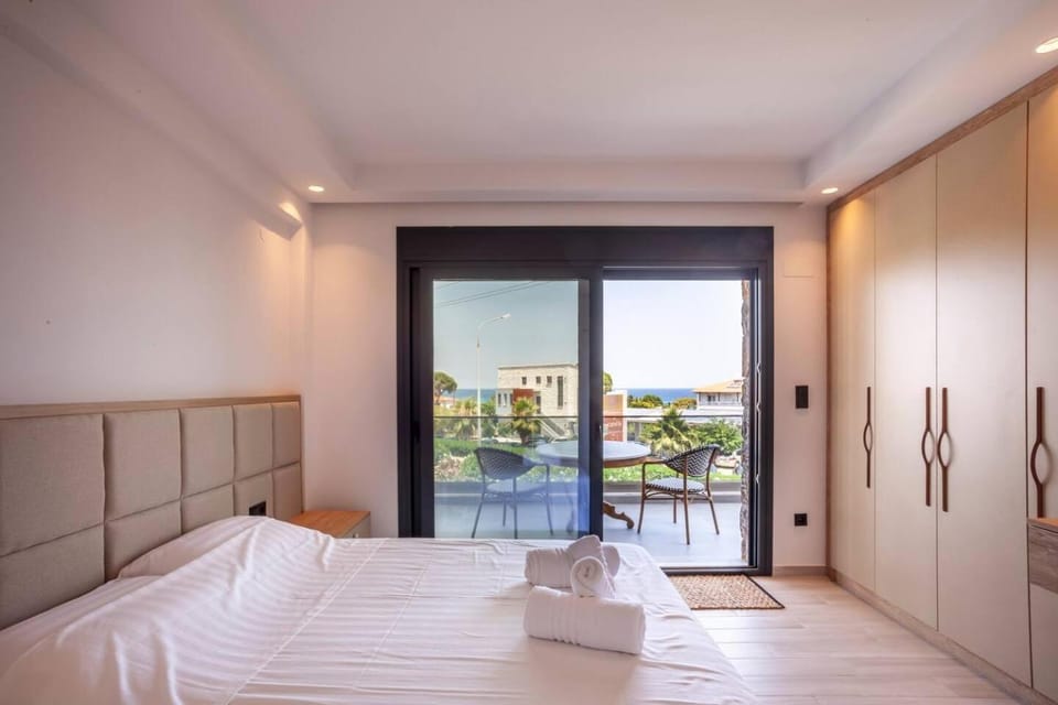 Bed, View (from property/room), Balcony/Terrace, Photo of the whole room, Bedroom, towels, wardrobe