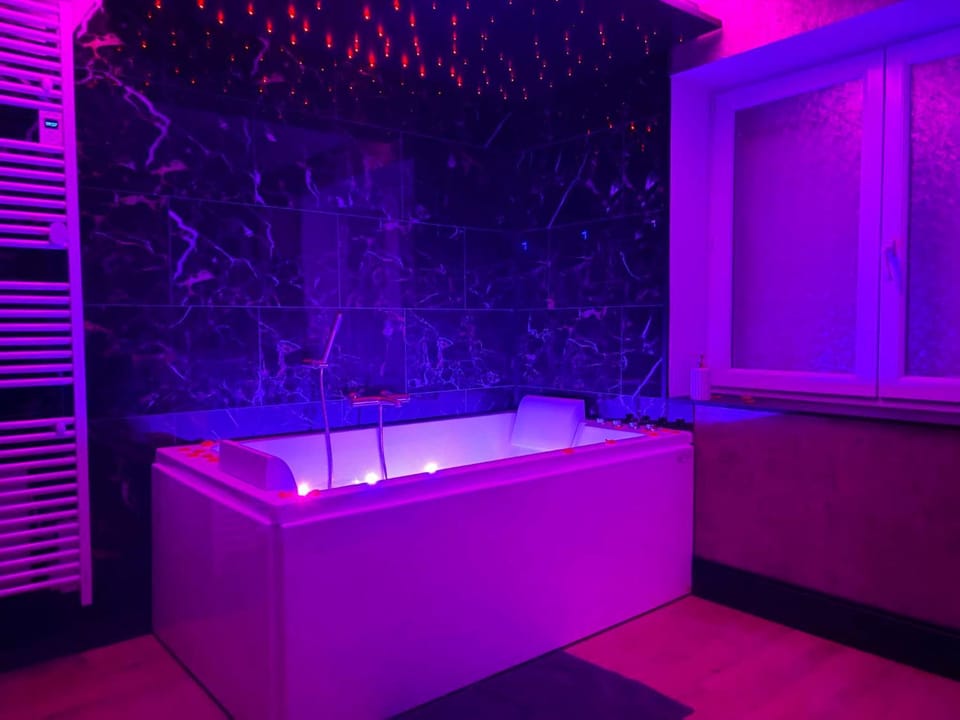 Hot Tub, Bathroom, Bath