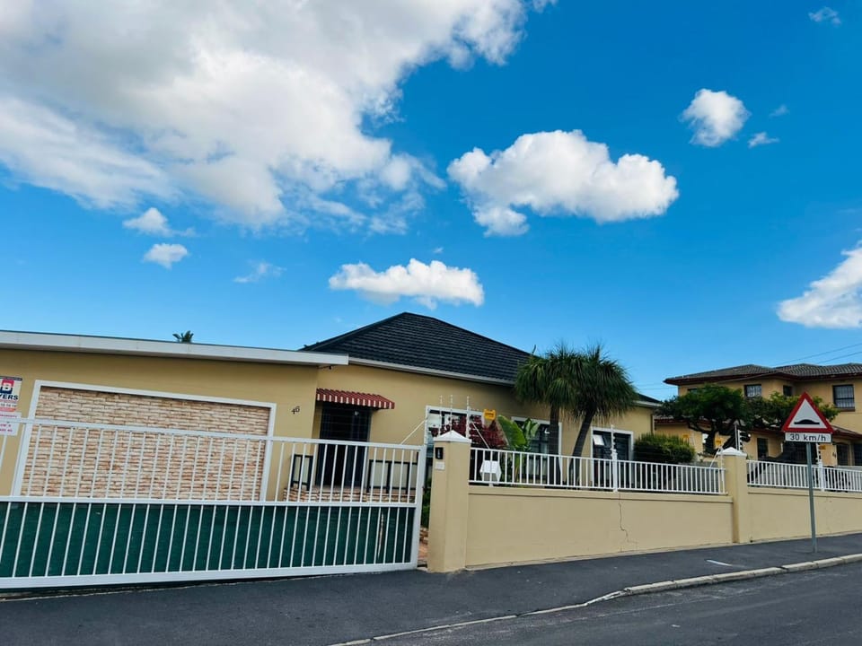 HOME OF PEACE Private Room Bed and Breakfast in Cape Town