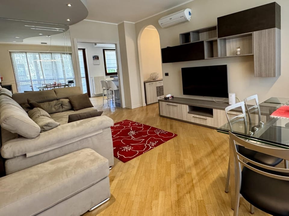 Living room, Seating area, Evening entertainment