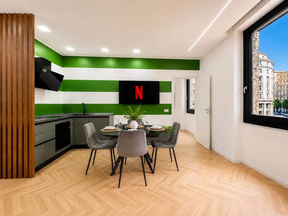 Living room, Seating area, Dining area, City view, Lunch