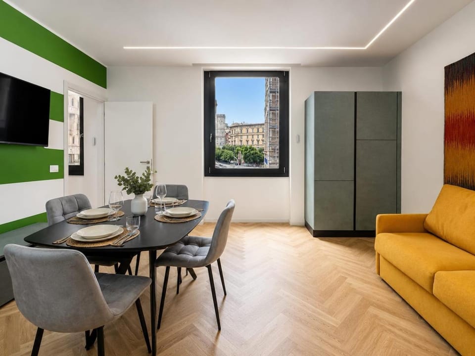 Day, Living room, Seating area, Dining area, City view, Lunch