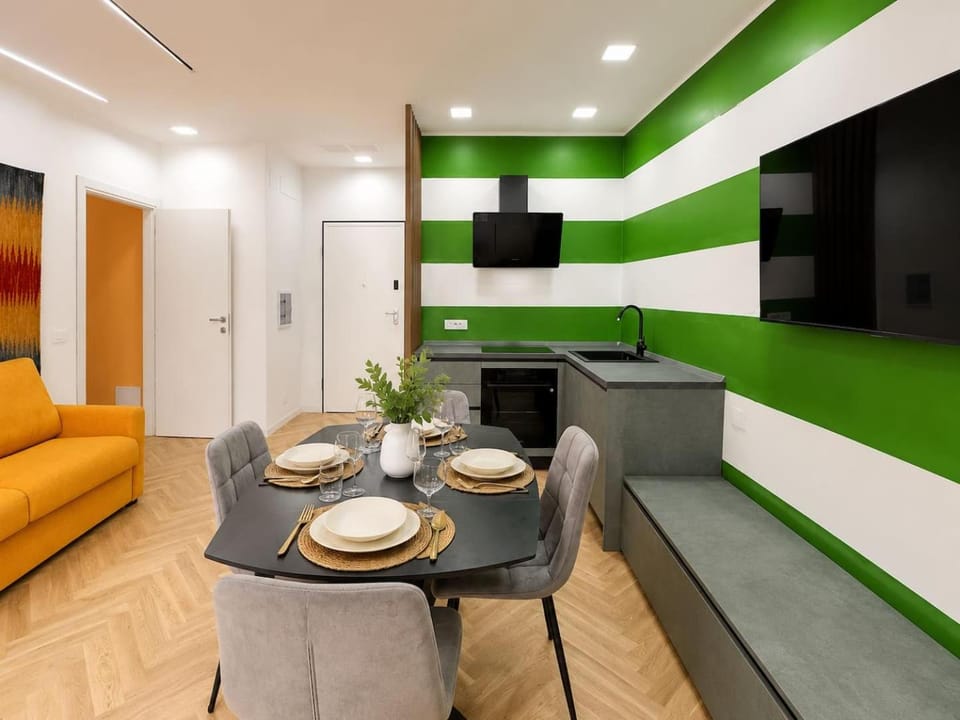 Day, TV and multimedia, Living room, Seating area, kitchen
