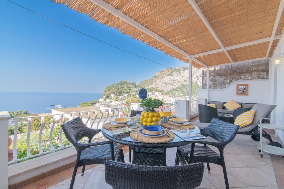 Natural landscape, View (from property/room), Balcony/Terrace, Seating area, Sea view