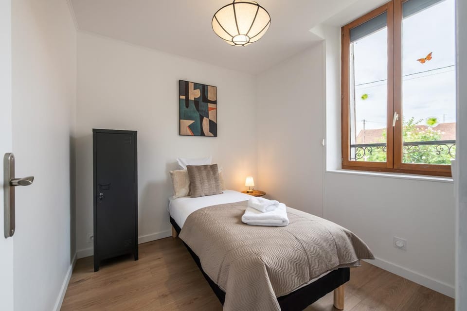 Bed, Photo of the whole room, Bedroom