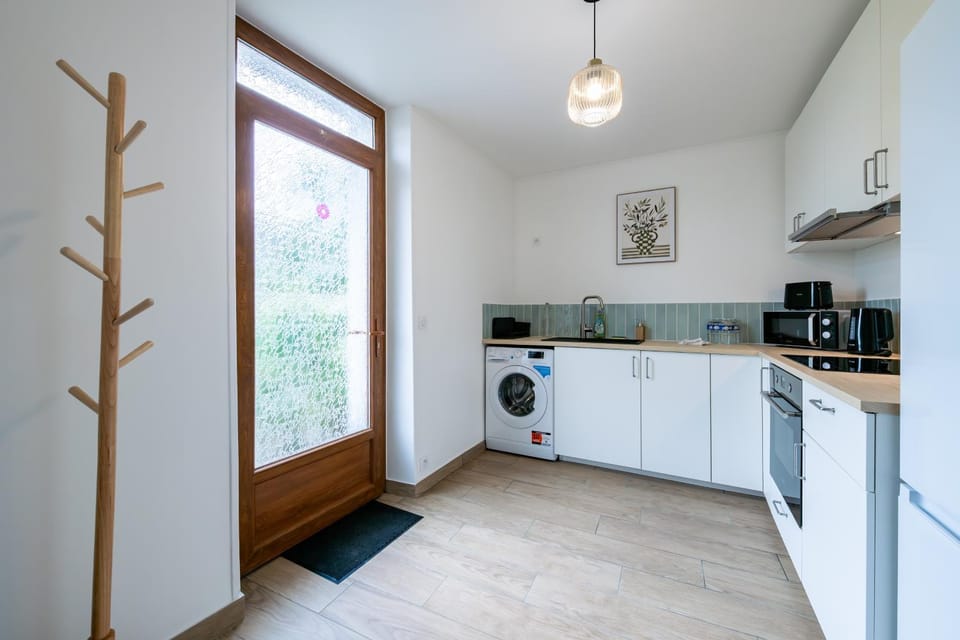 Facade/entrance, Kitchen or kitchenette, stove, washing machine