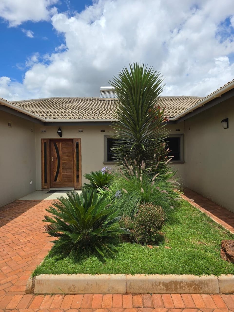 Ivory & Mane Estate - Jacaranda House in Harare