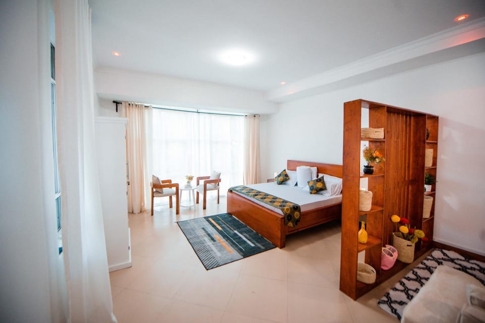 Bed, Living room, Photo of the whole room, Seating area, Bedroom