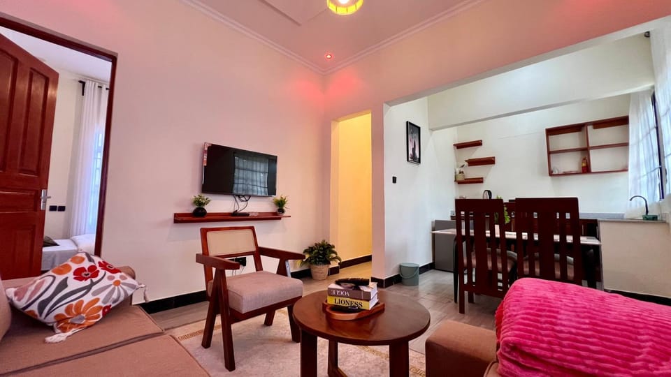 Communal lounge/ TV room, TV and multimedia, Kitchen or kitchenette, Living room, Seating area, Dining area, Evening entertainment