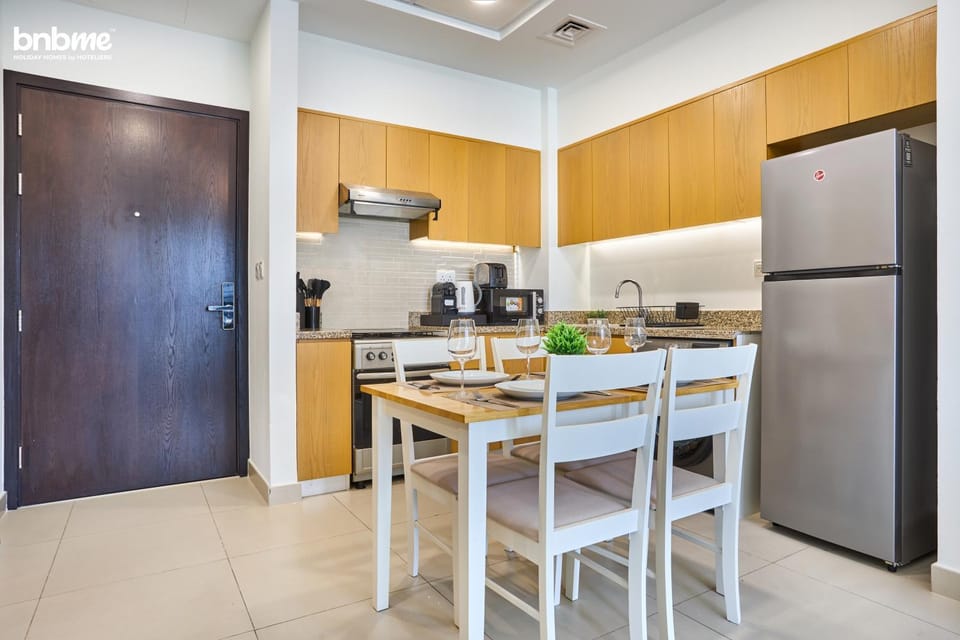 Dining area, kitchen