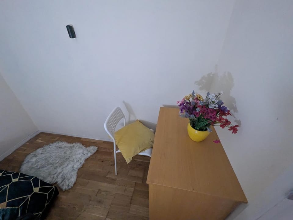 Cosy family room Vacation rental in Croydon