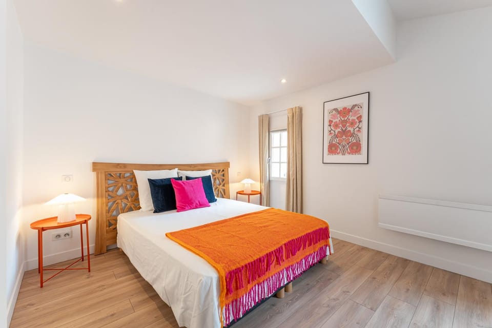 Bed, Photo of the whole room, Bedroom, air conditioner