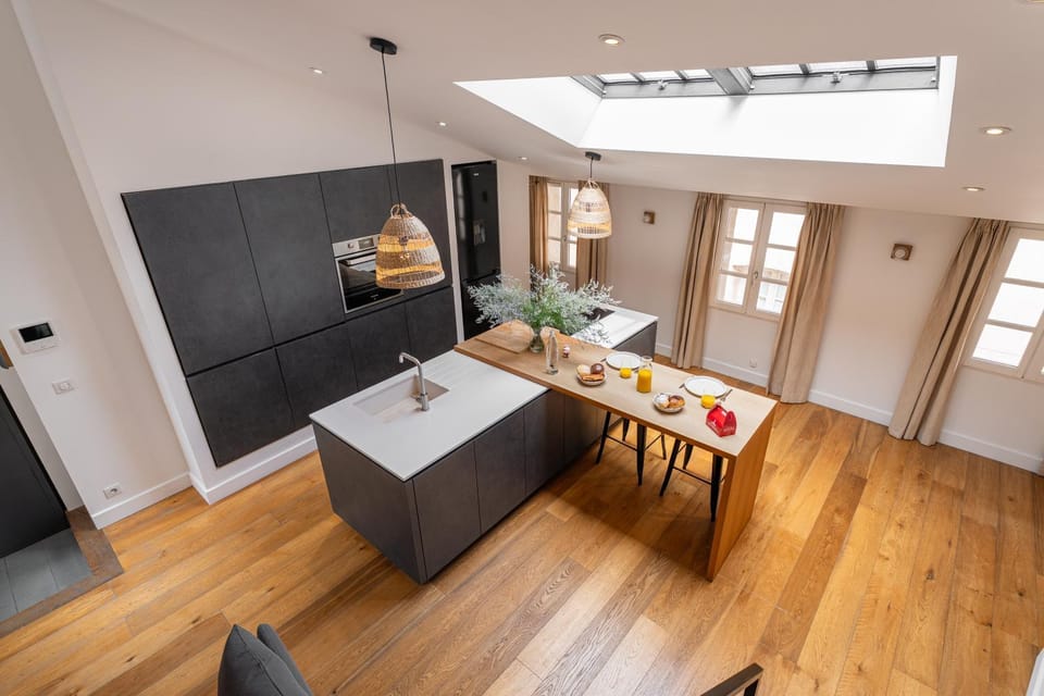 Kitchen or kitchenette, Living room, Seating area, Dining area, air conditioner