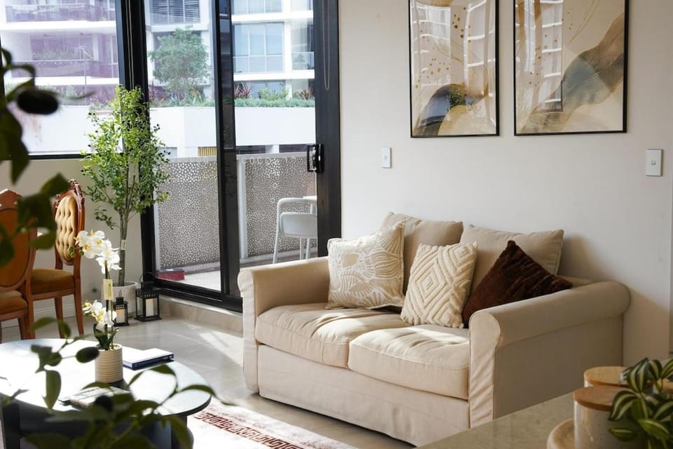 Luxury Rooftop Retreat Pool, Spa Sauna & Parking Apartment in Lidcombe