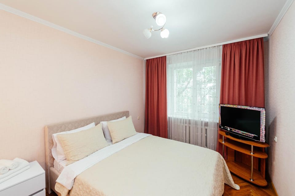 Bed, TV and multimedia, Bedroom