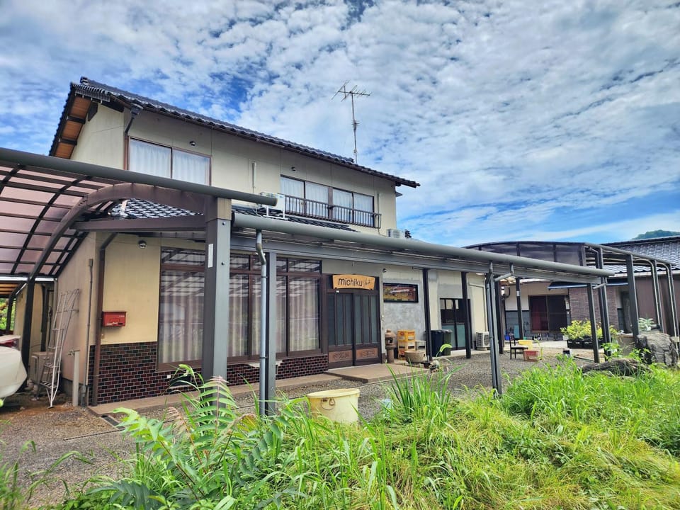 Property building, Facade/entrance, Parking