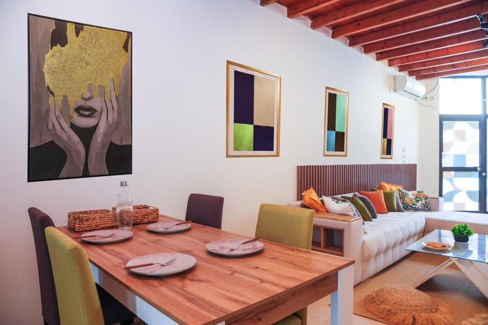 Living room, Dining area