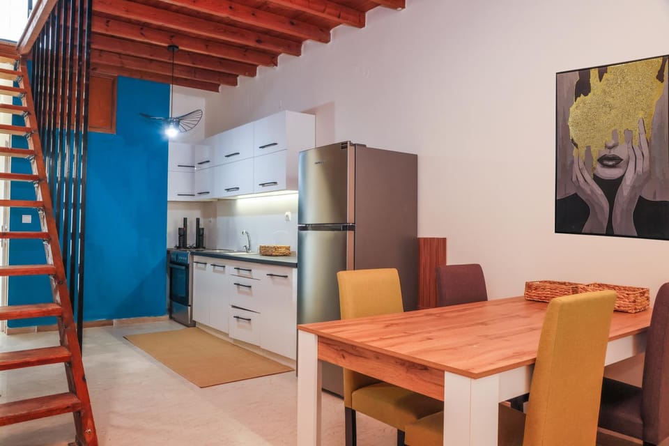 Dining area, kitchen