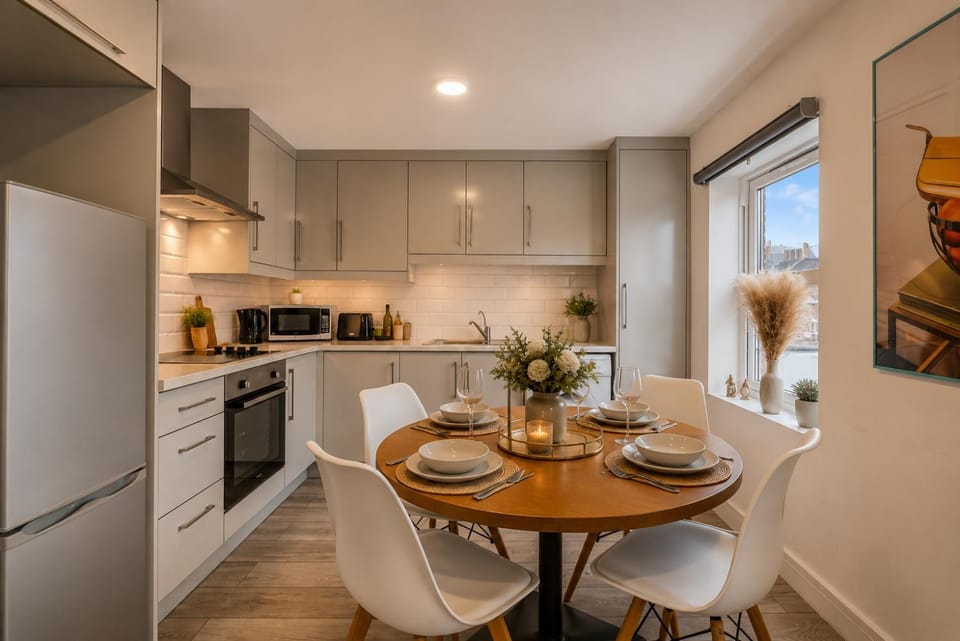Kitchen or kitchenette, Dining area, oven, stove, toaster