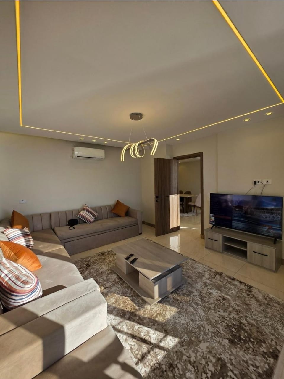 Communal lounge/ TV room, TV and multimedia, Living room, Seating area, Evening entertainment, air conditioner