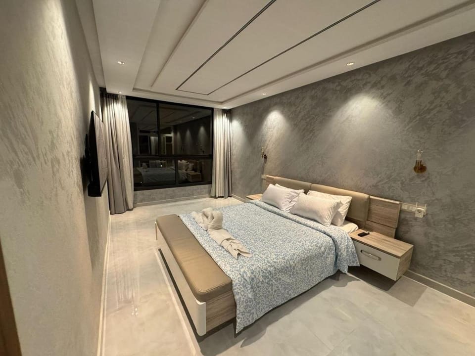 Bedroom, towels
