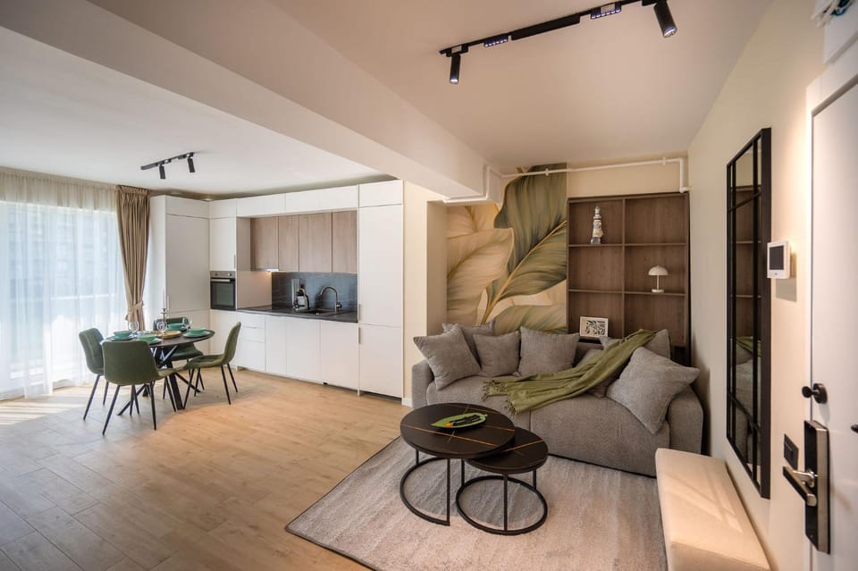 Green Laguna in Infinity pool and spa Apartment in Constanța County