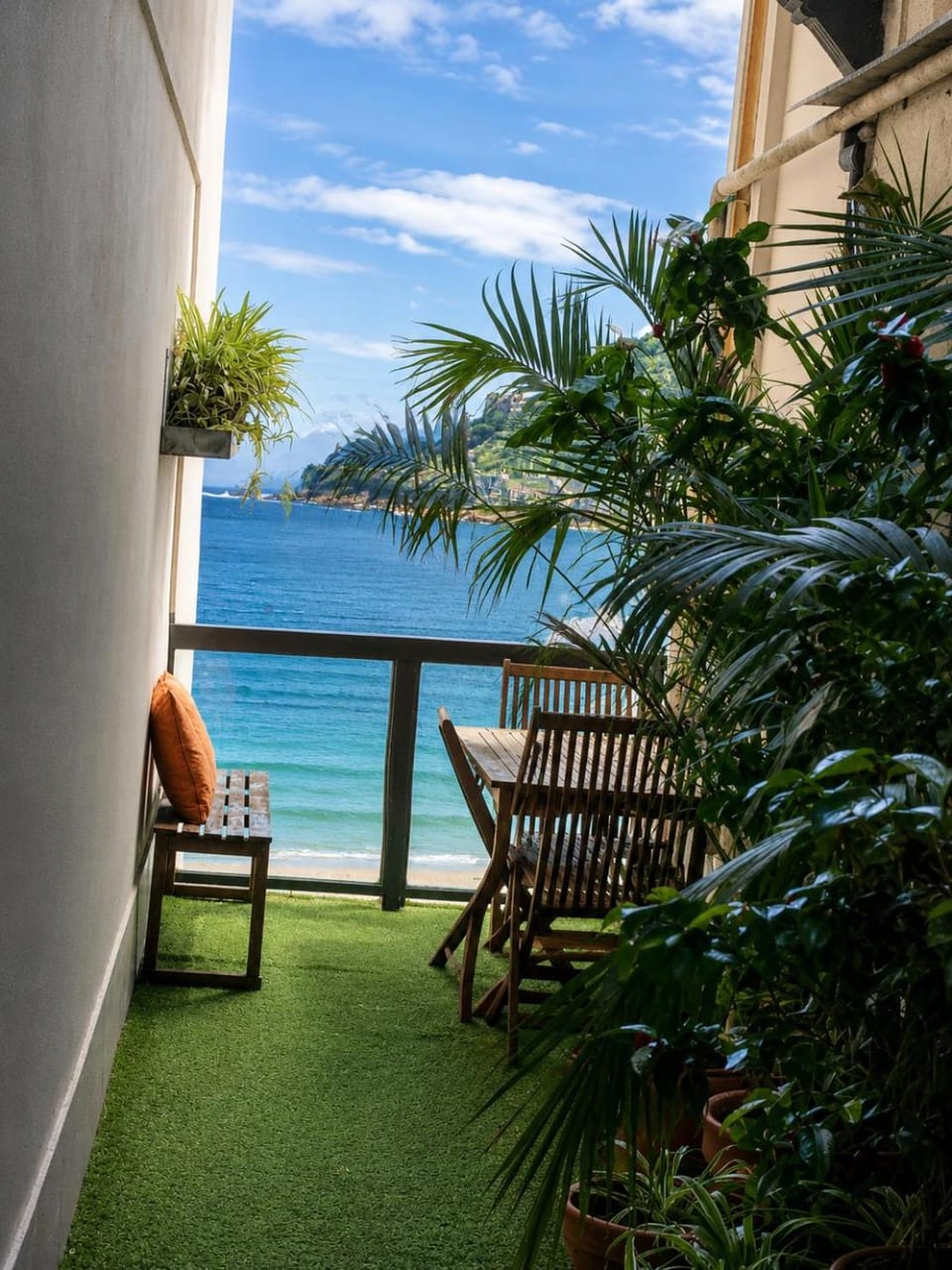 View (from property/room), Balcony/Terrace, Seating area, Beach, Sea view