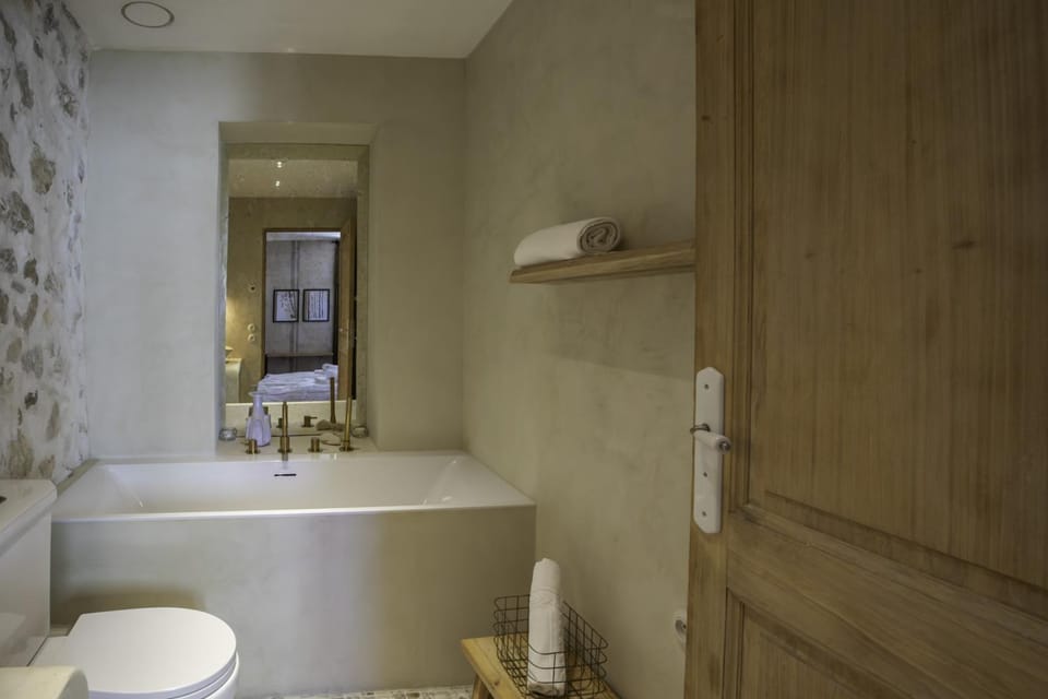 A2 Staywizus-Duplex Vieil Antibes Sea View, 3 BDR, AC, Terrasse Apartment in Antibes