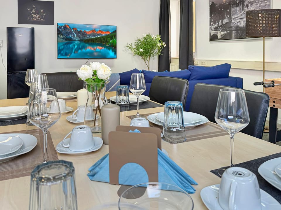 TV and multimedia, Living room, Food and drinks, Dining area, Drinks