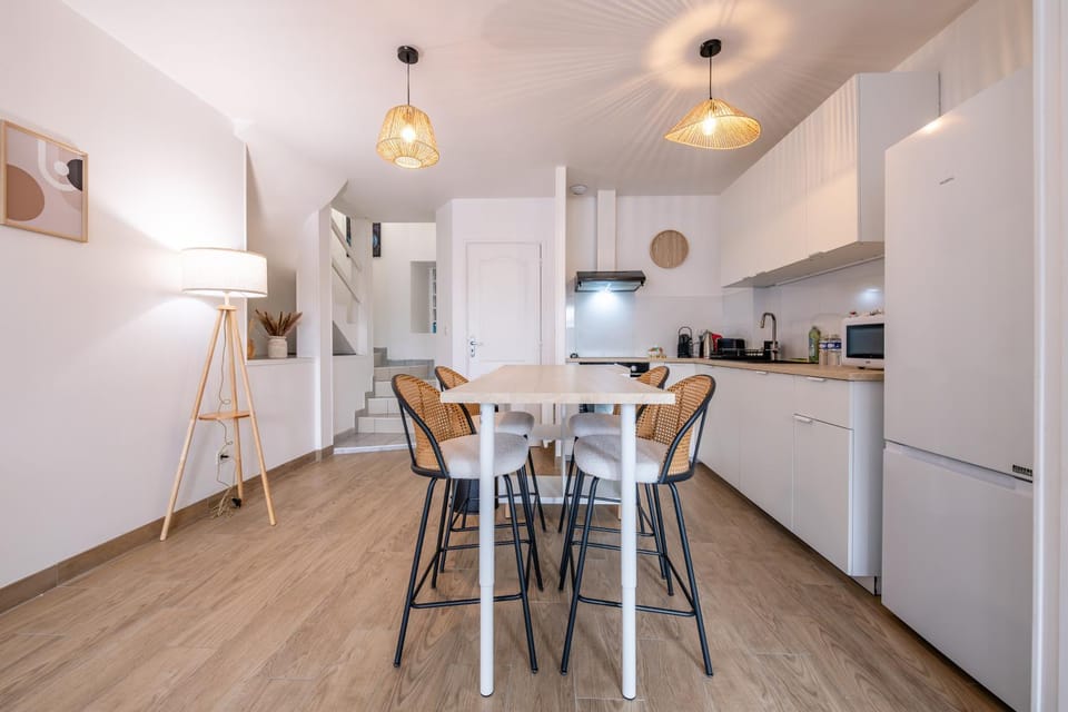 Dining area, kitchen
