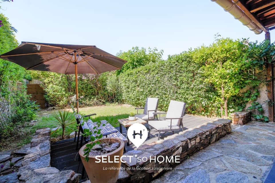 Property building, Patio, Spring, Day, Natural landscape, Garden, Garden view