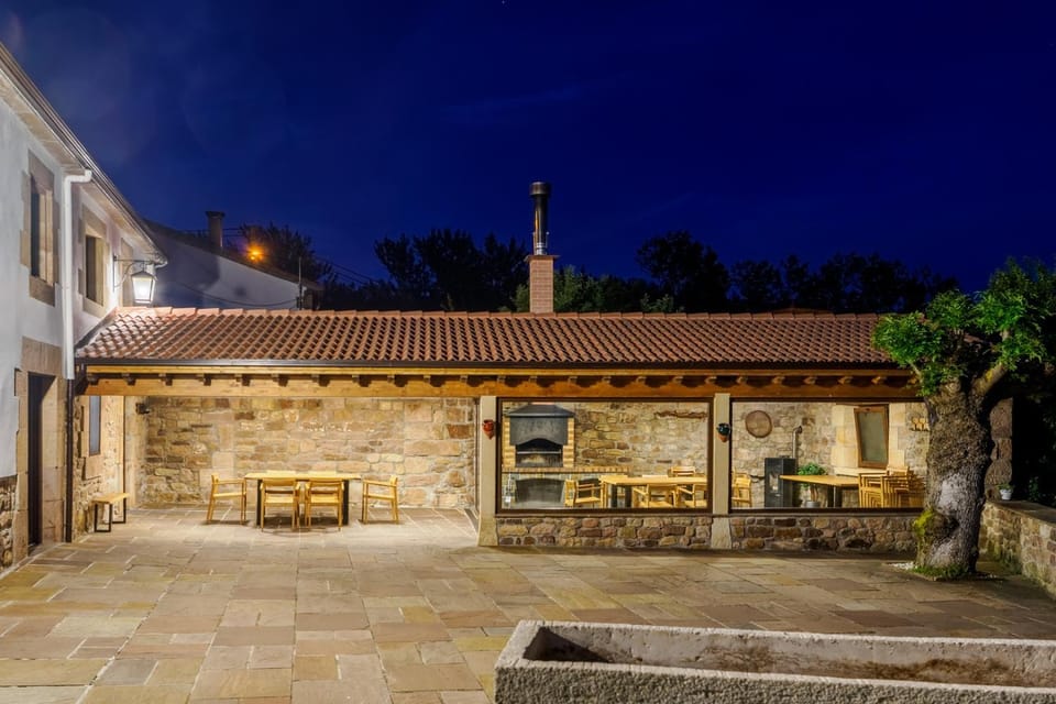 Property building, Patio, Natural landscape, BBQ facilities, Inner courtyard view