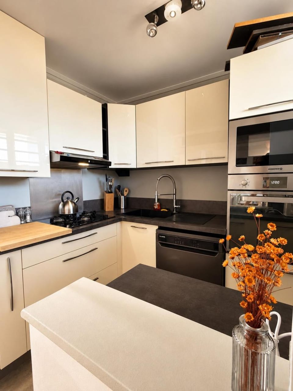 Groovy Suite, Jacuzzi et Clim, T3 métro Saint Cyprien Apartment in Toulouse