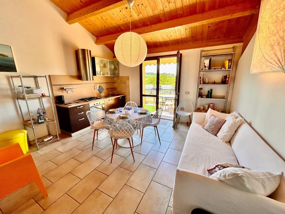 BILO MOLINI nuovo con terrazza e aria condizionata in residence con piscina Apartment in Marche