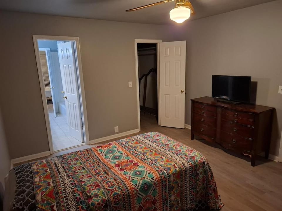 Old School Cool 3BR Home Minutes to Downtown House in Nashville